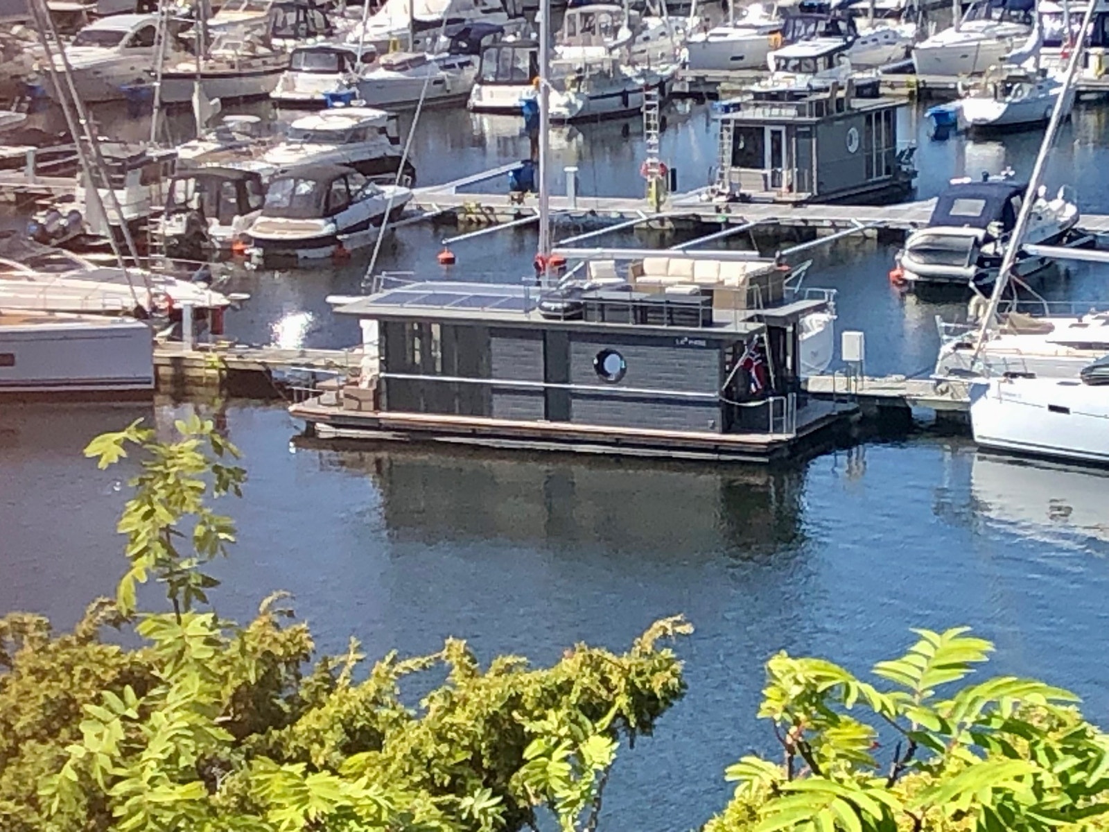 MaNena ved Strømstad, en LaMare XL husbåt. Galleribilde