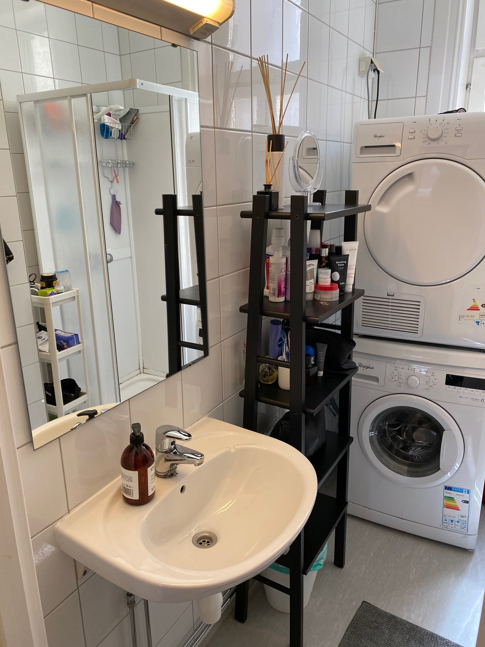 Bad med dusj og Vaskemaskin & tørketrommel Galleribilde