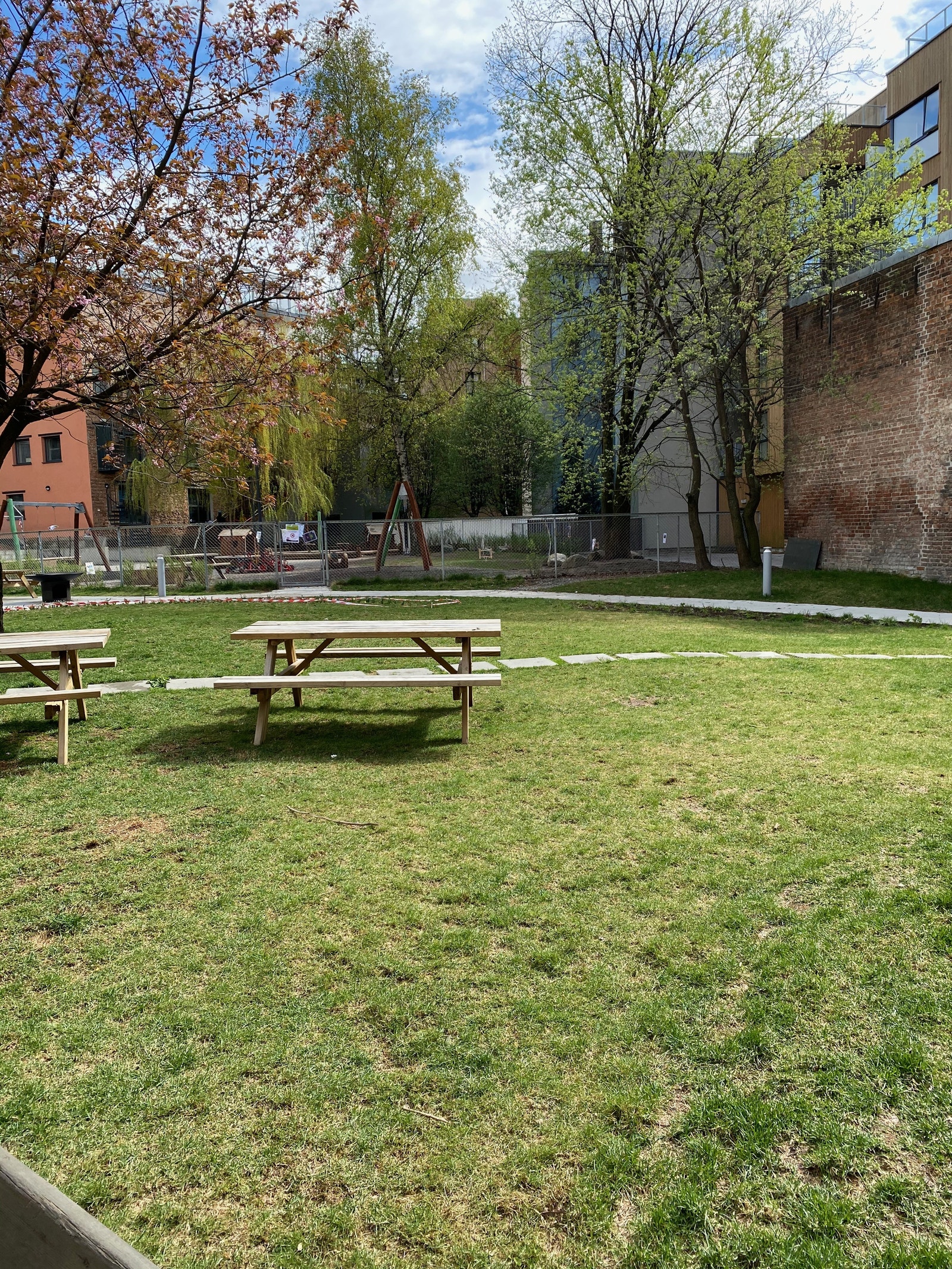 Hyggelig privat bakgård med benker, grill etc. Galleribilde