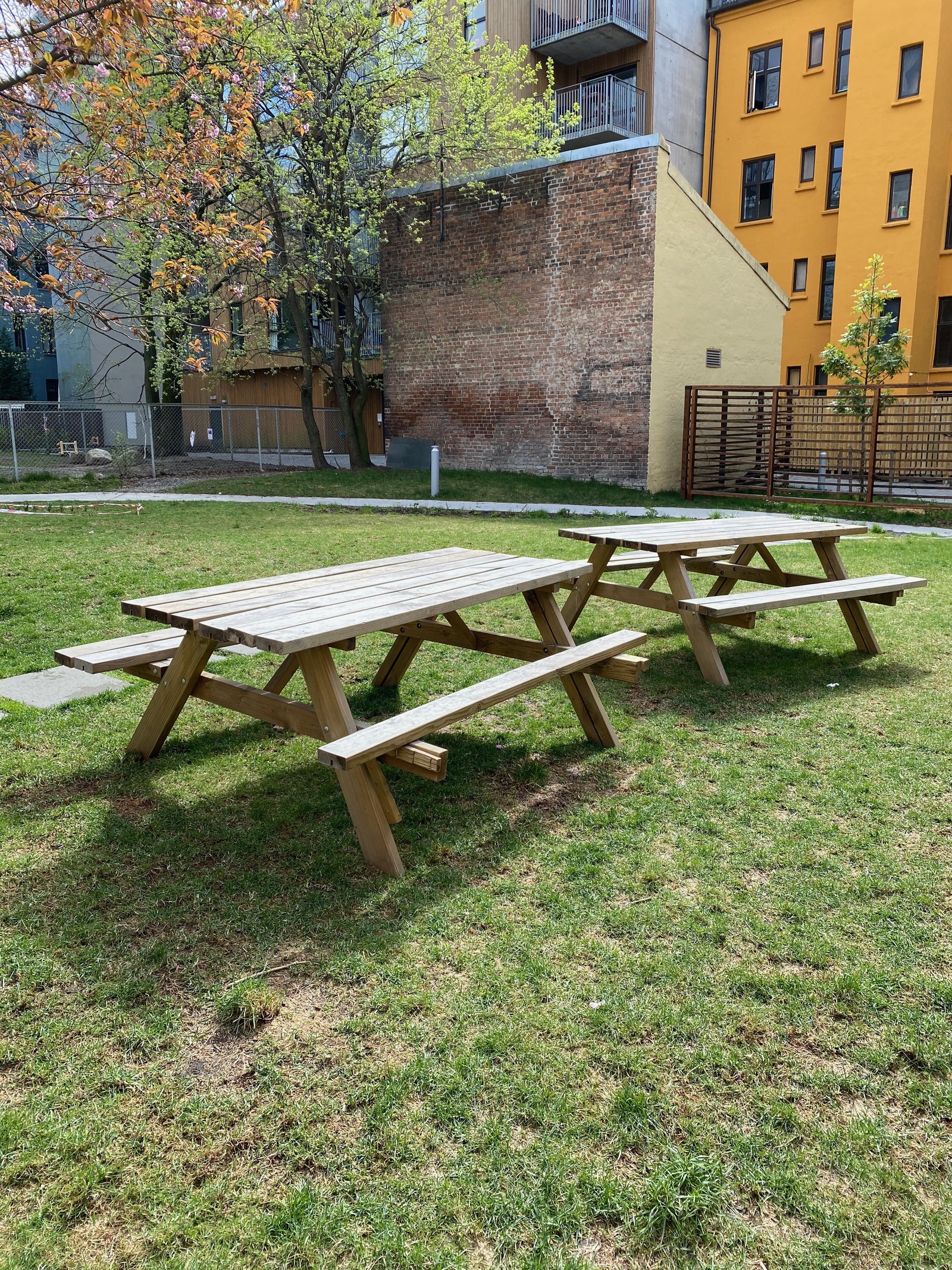 Hyggelig privat bakgård med benker, grill etc. Galleribilde