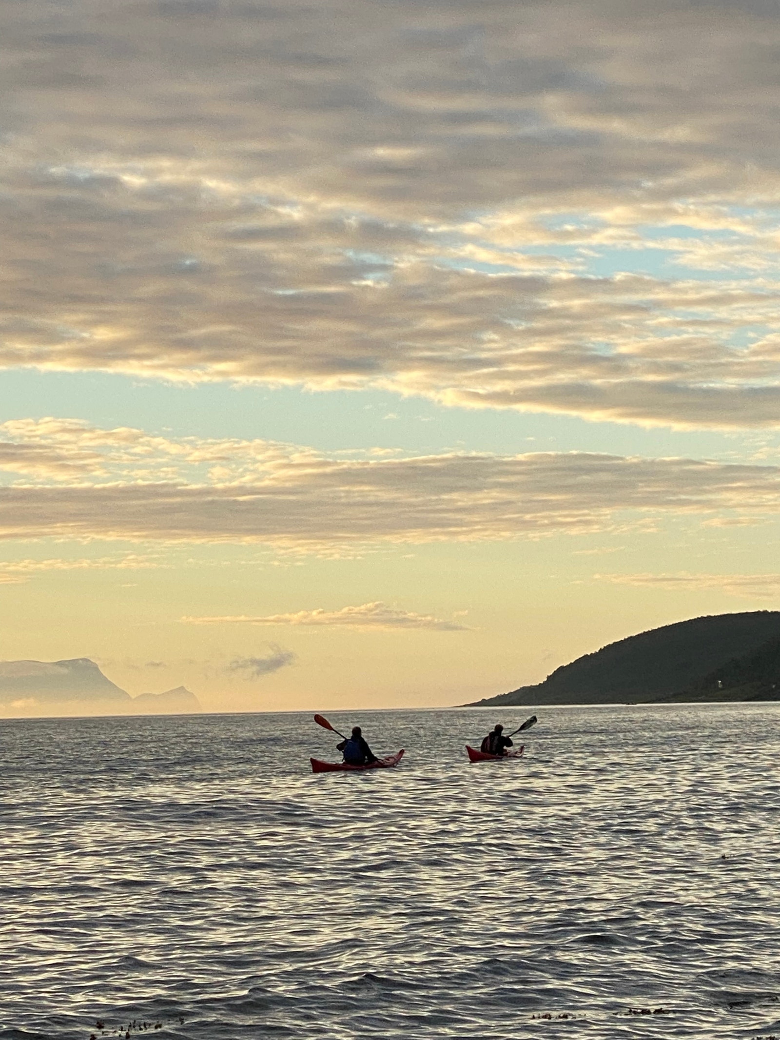 Kayaking just out from the beach Galleribilde
