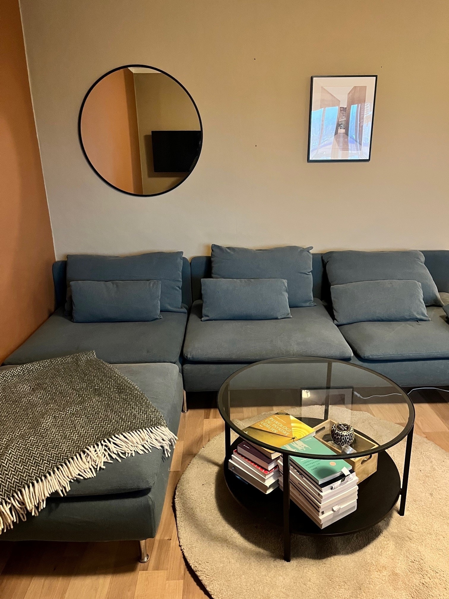 Leiligheten er moderne møblert Galleribilde