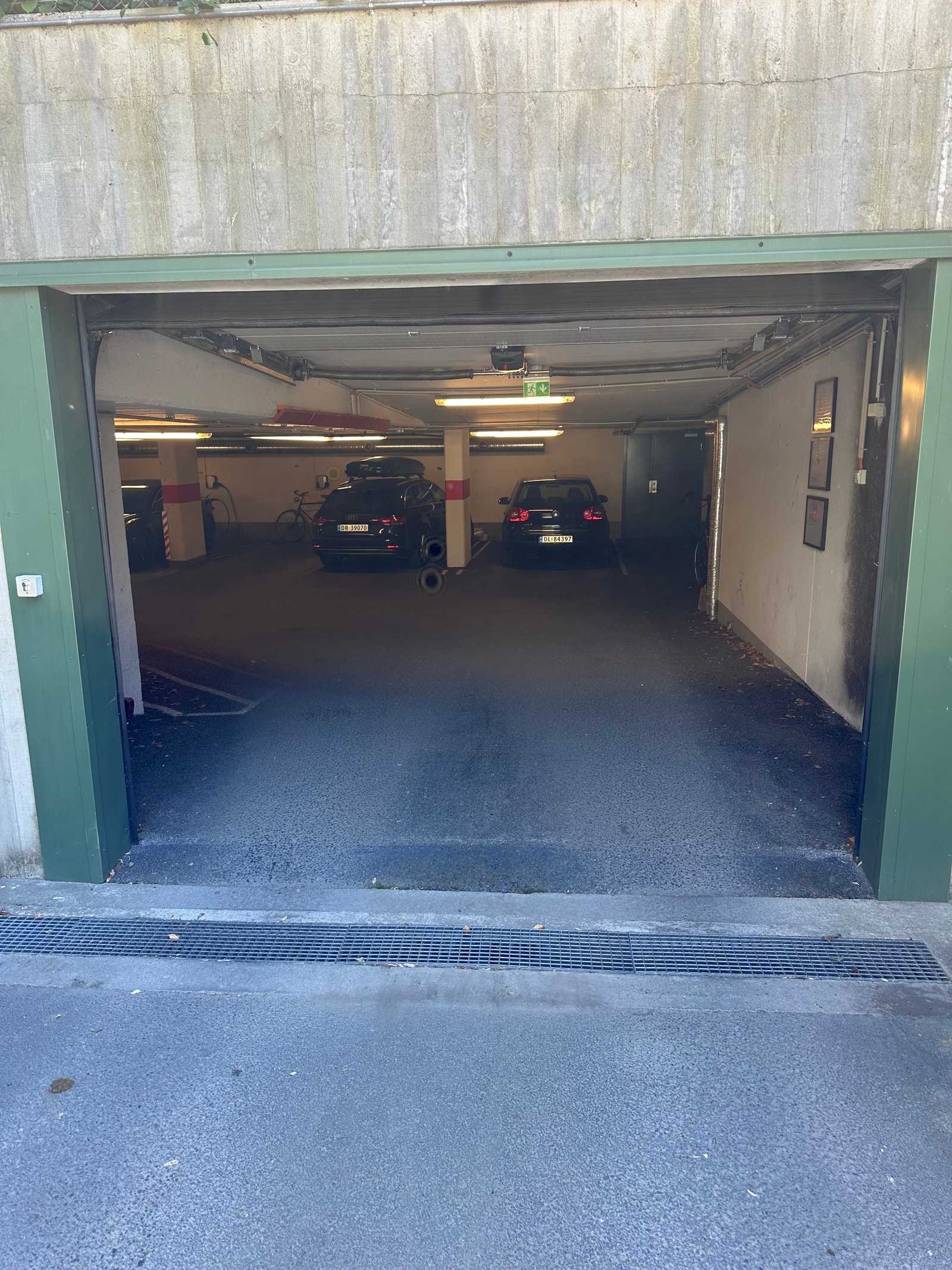 Innkjørsel garasje Galleribilde