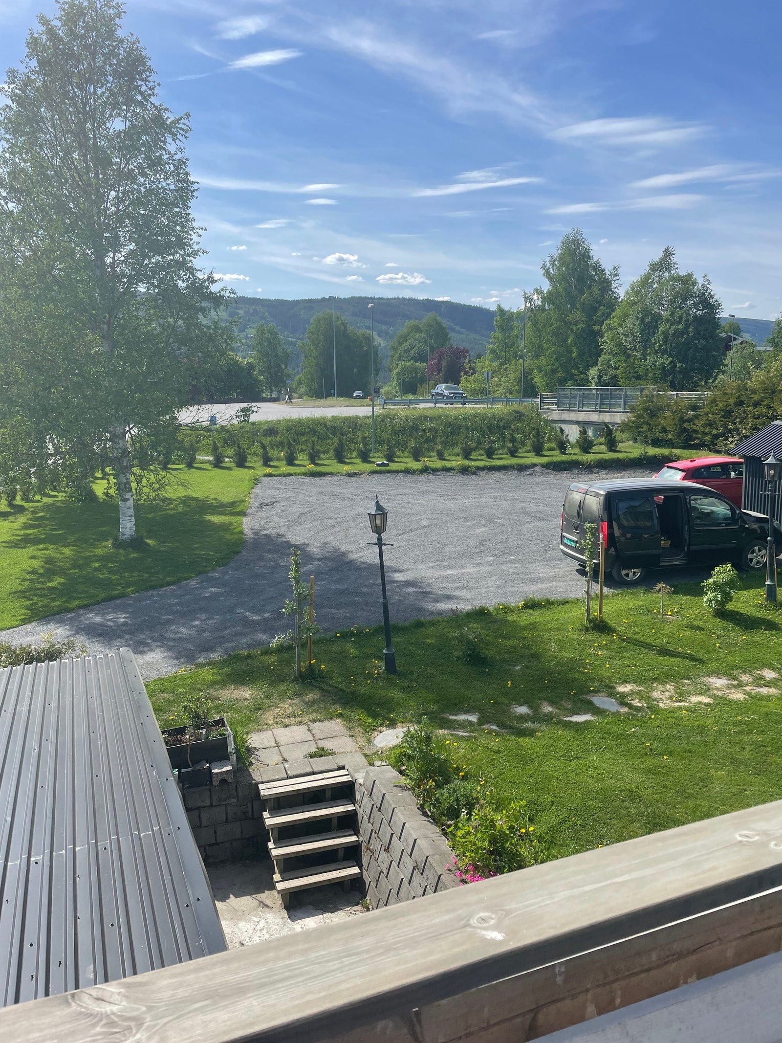 Fra veranda mot skole Galleribilde