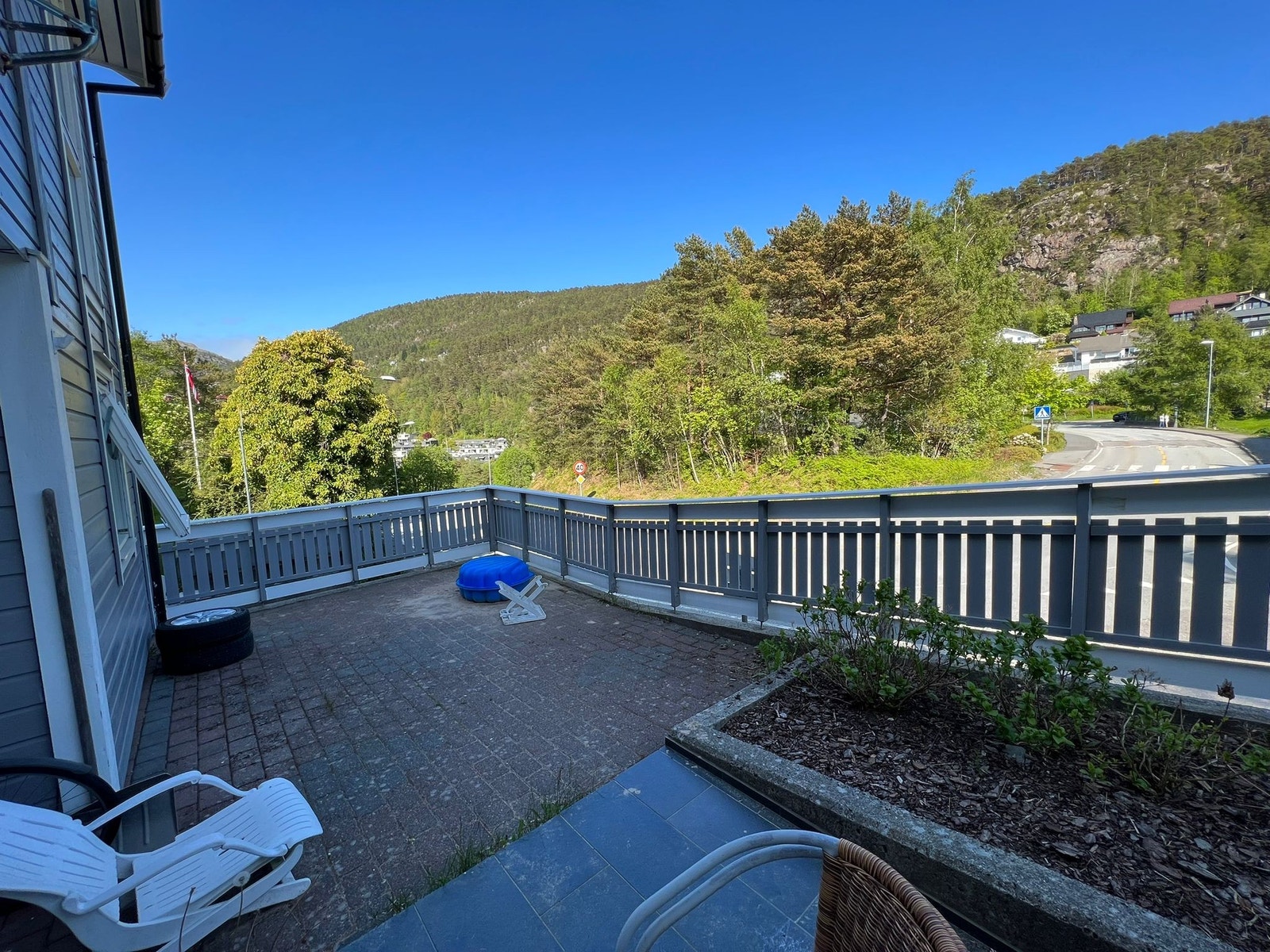 Stor egen terrase Galleribilde