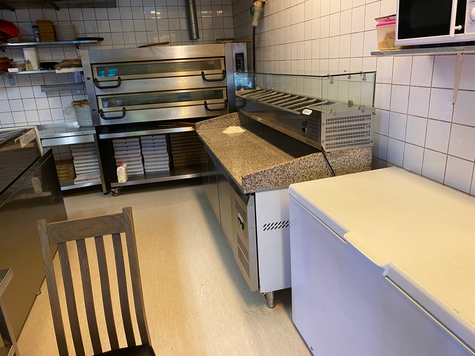 Pizza ovn 8 små pizza for en etasje og pizza benk Galleribilde