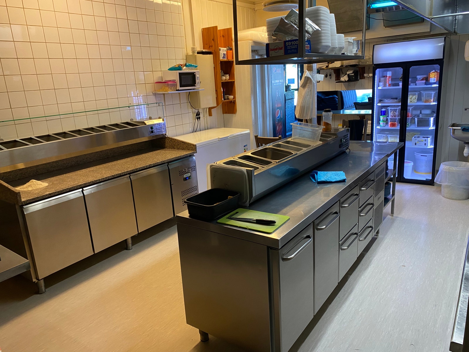 Pizza benk og salat benk Galleribilde
