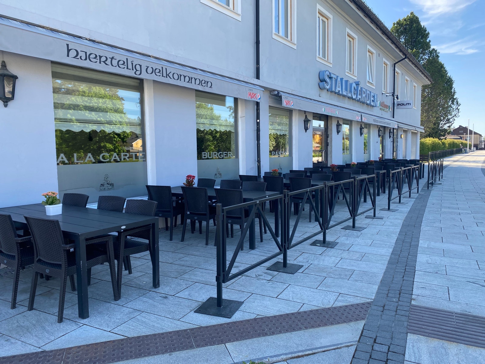 Ute servering Galleribilde