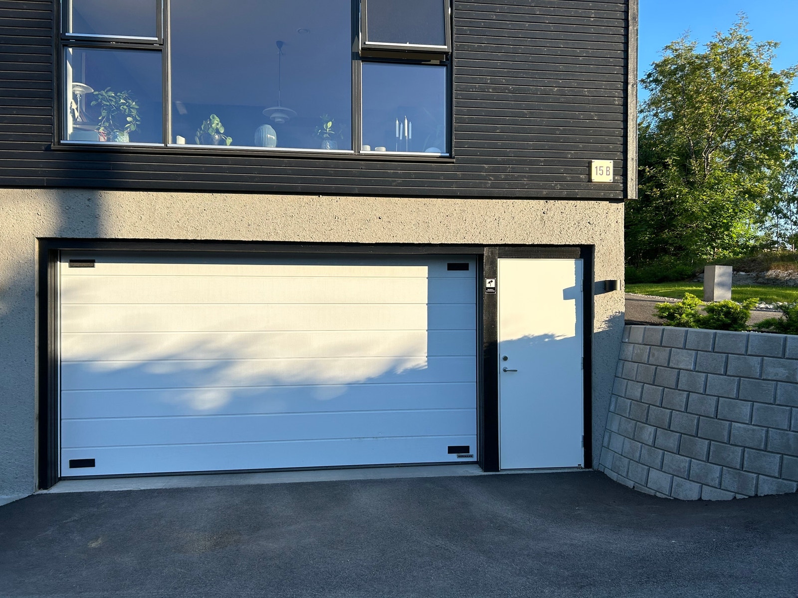 Inngang gjennom garasje Galleribilde