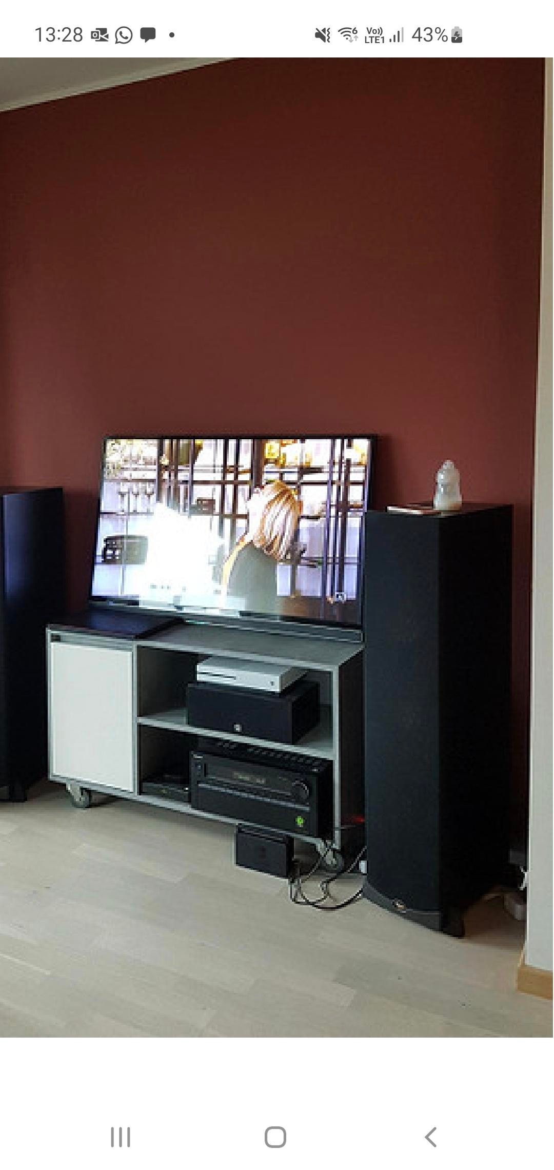 Ene veggen malt I denne fargen. Galleribilde