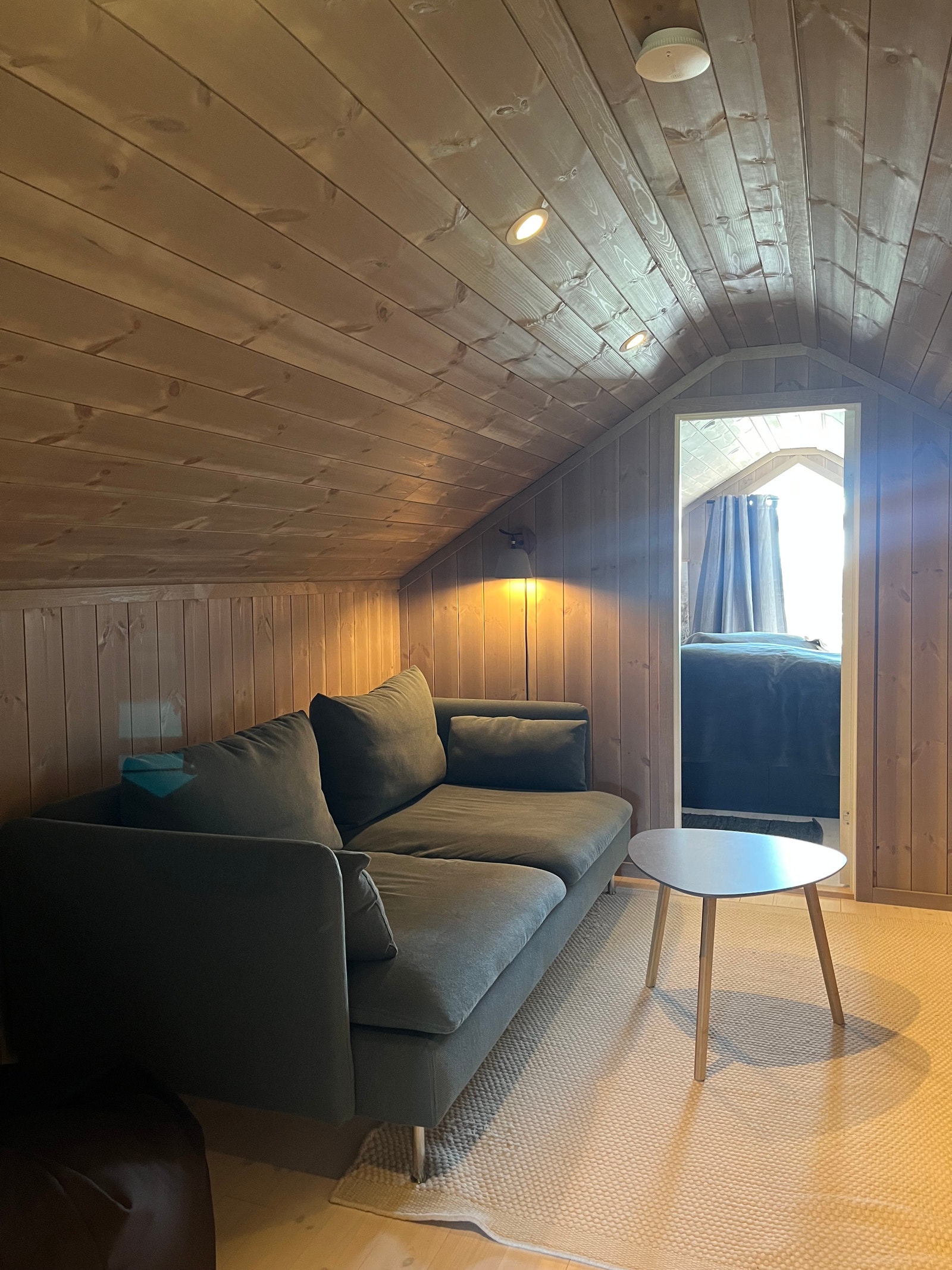 Tv-stue på hems Galleribilde