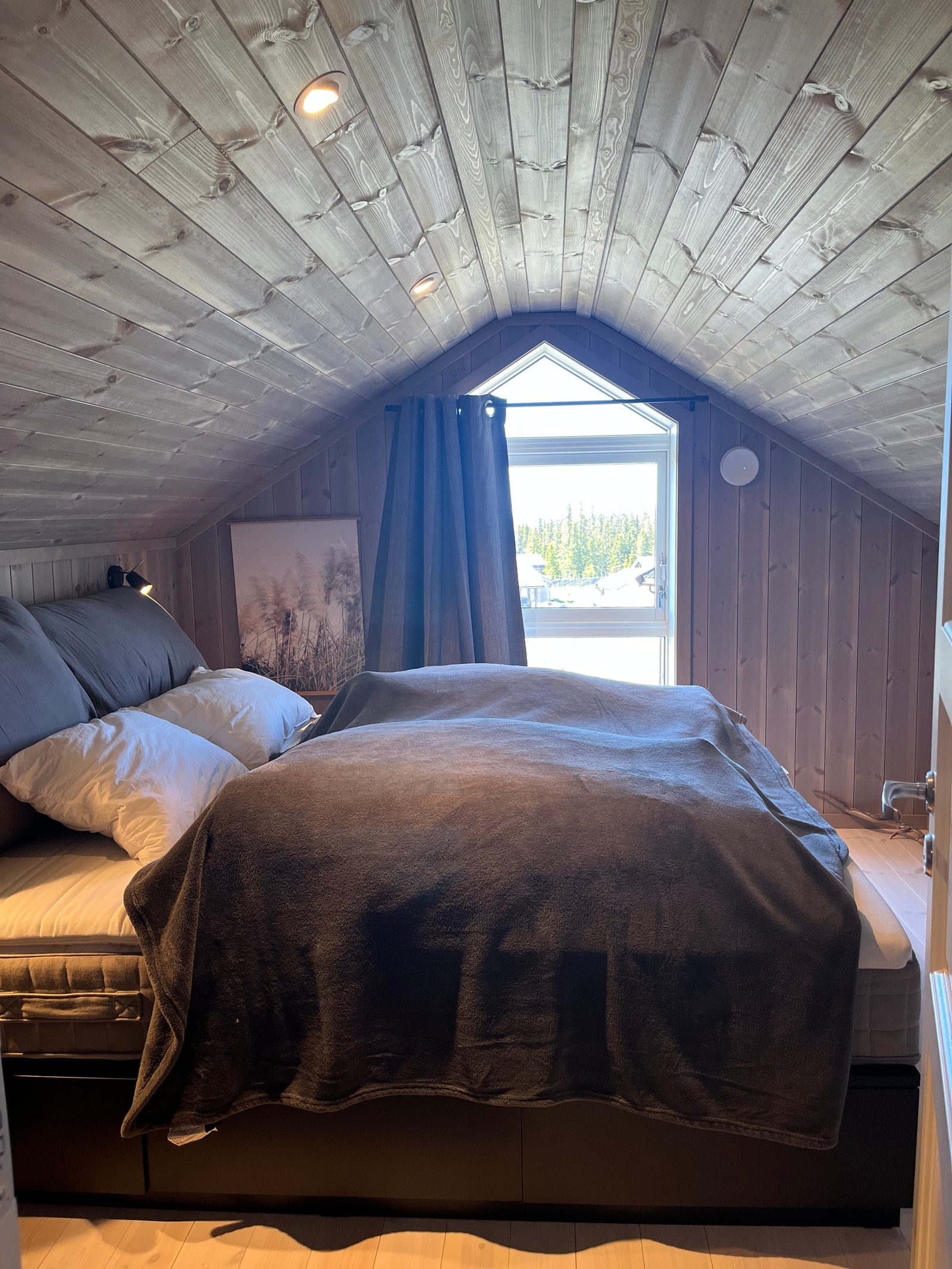 Soverom 2. med dobbeltseng og fin utsikt Galleribilde