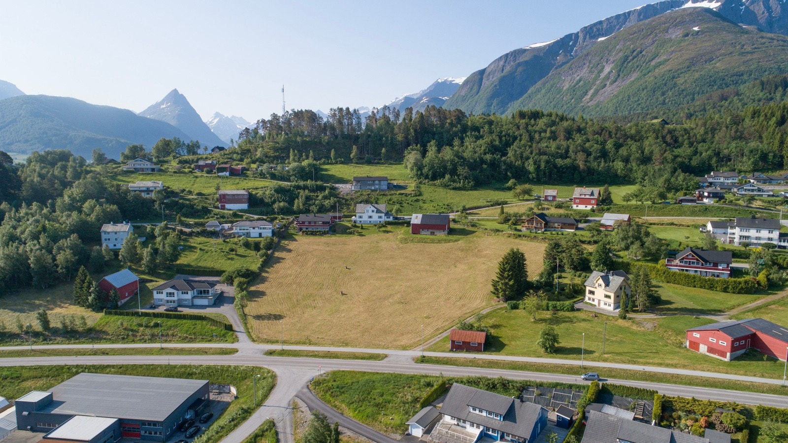 Parkeringsareal til boligene, samt felles veier blir asfalterte Galleribilde