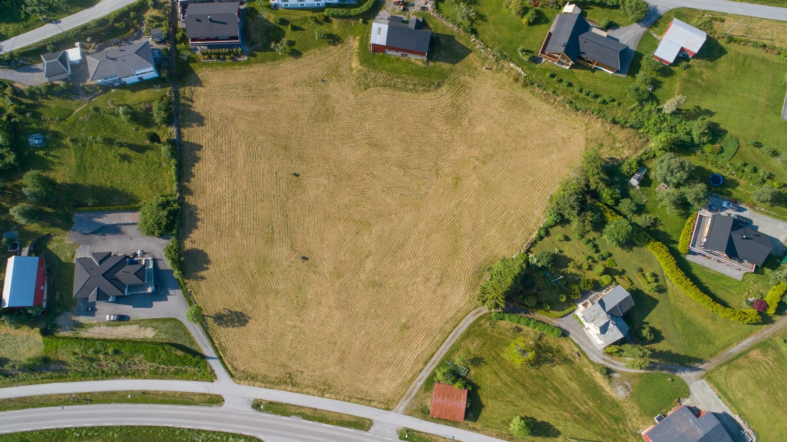 Boligene vil ligge fint til i terrenget med gode sol- og utsiktsforhold Galleribilde