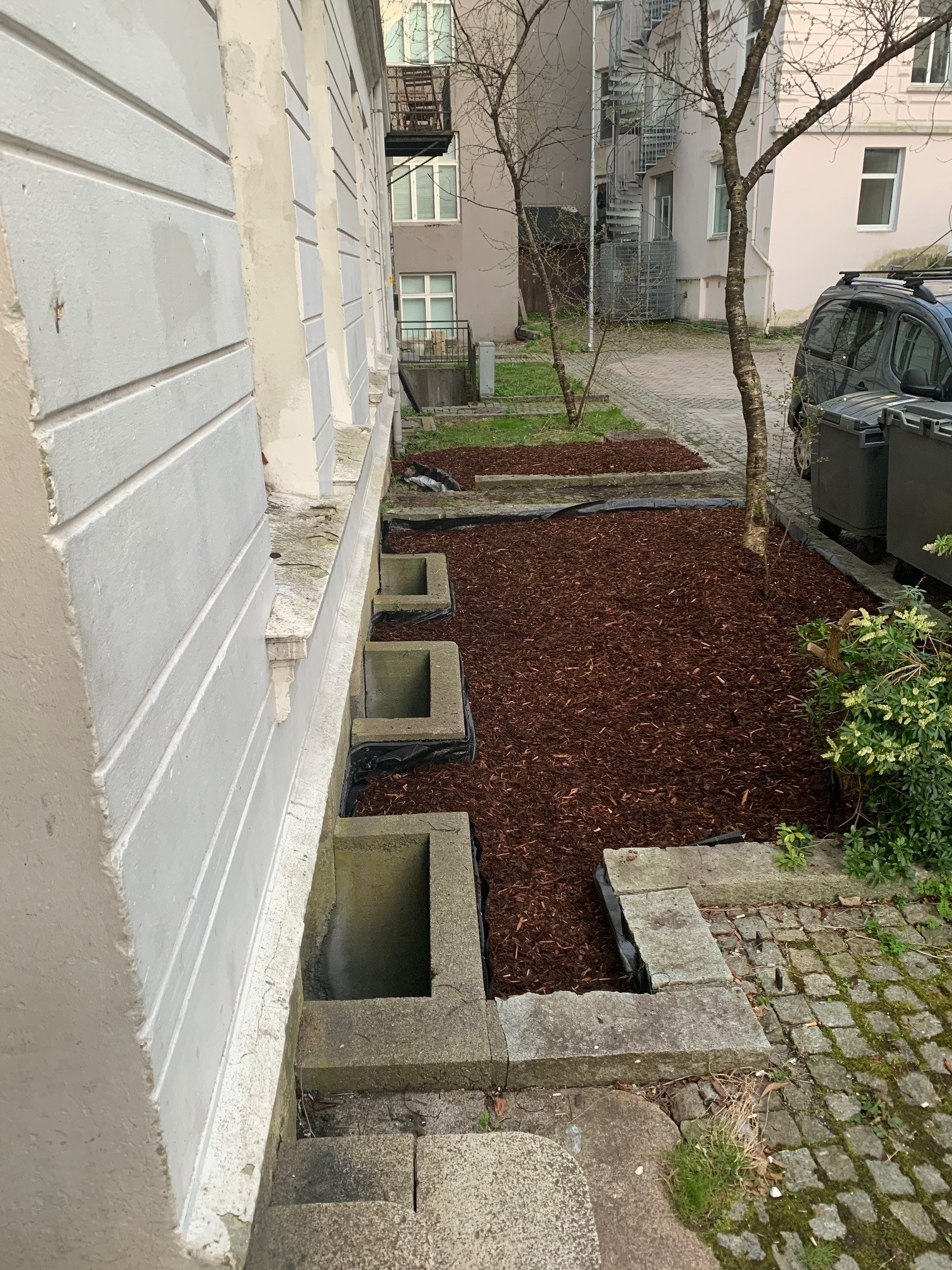 Barkbed ved hovedfasade Galleribilde