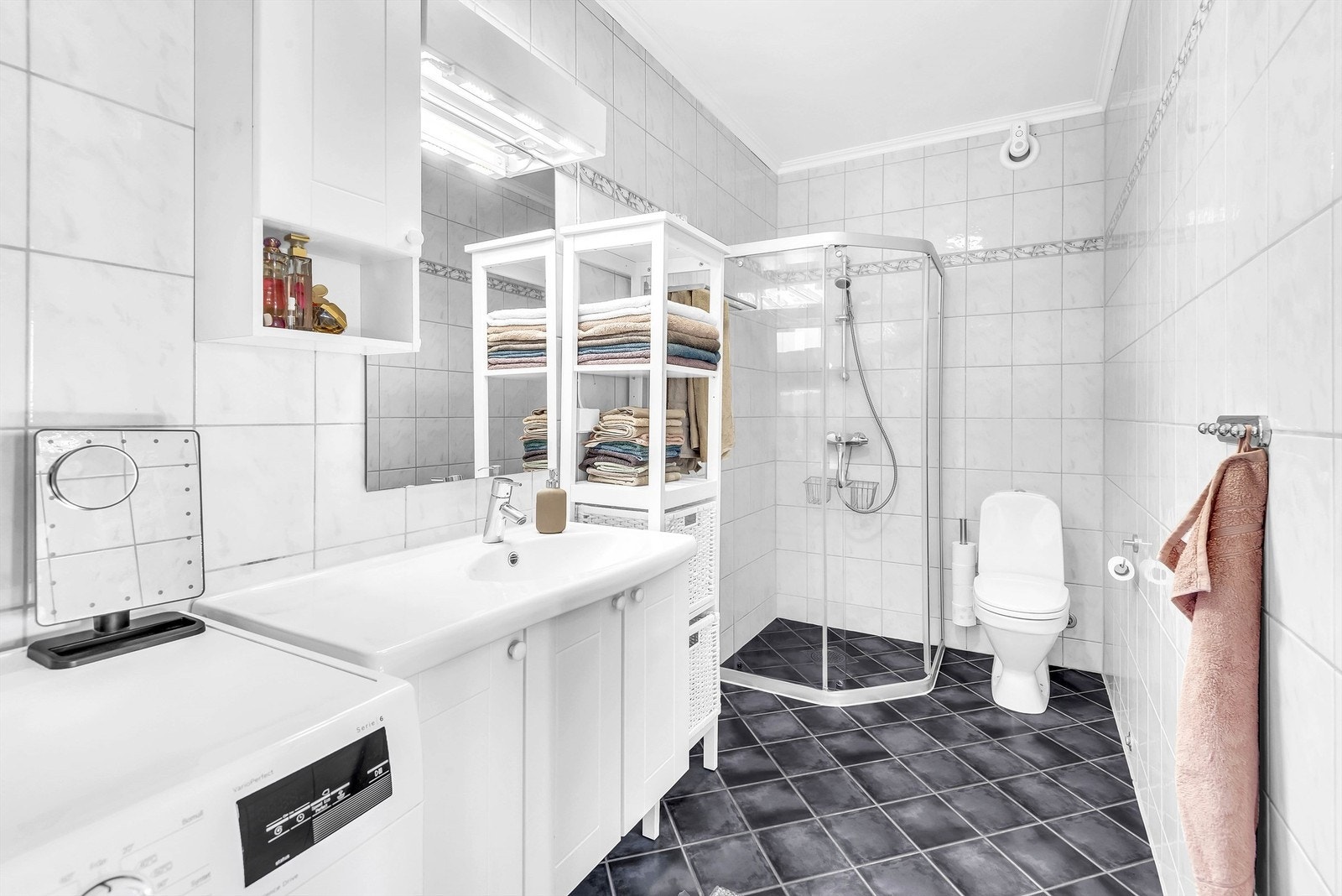 Bad, vaskemaskin medfølger Galleribilde