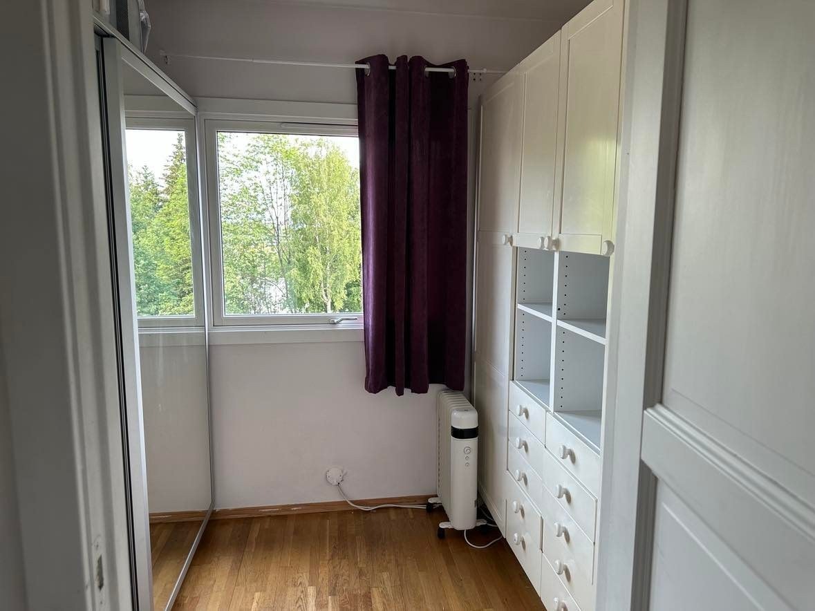 Soverom, nå benyttet som garderobe Galleribilde