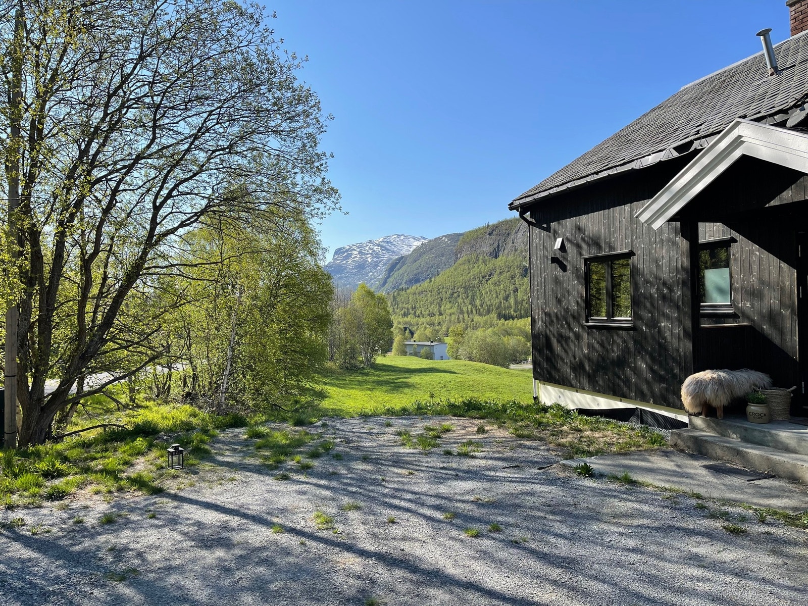 Stor, koselig hytte, sentralt, stille og naturskjønn beliggenhet. Galleribilde