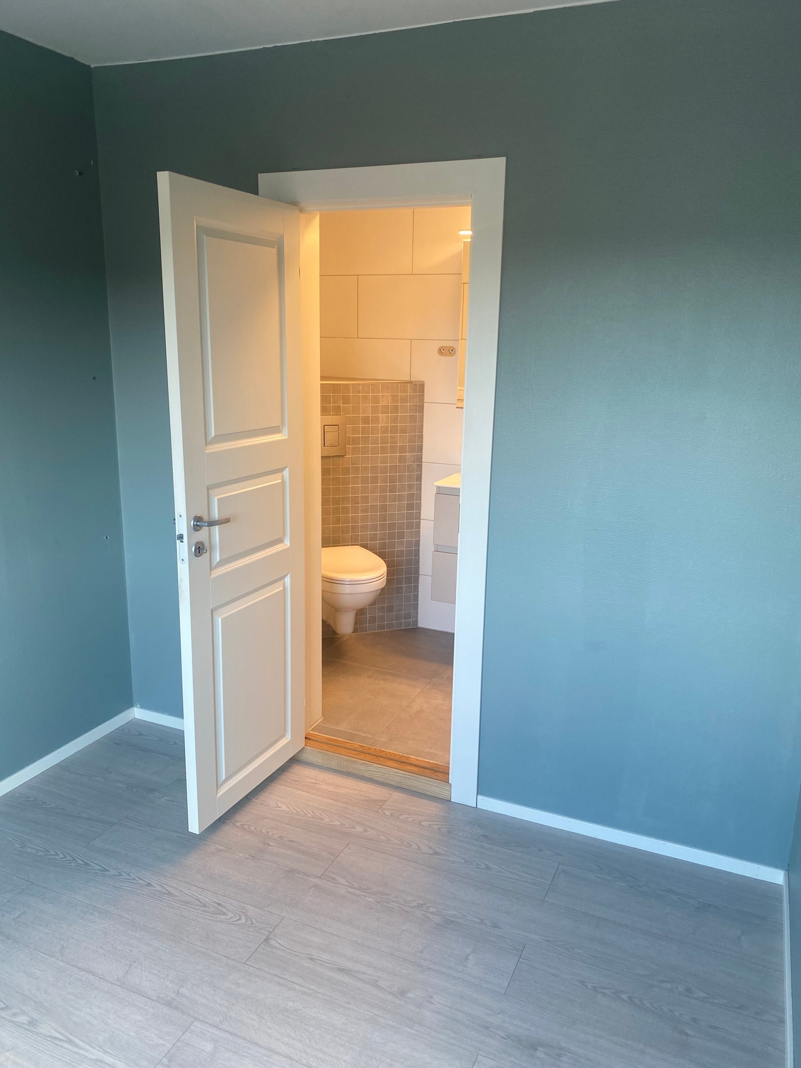Soverom mot badet Galleribilde