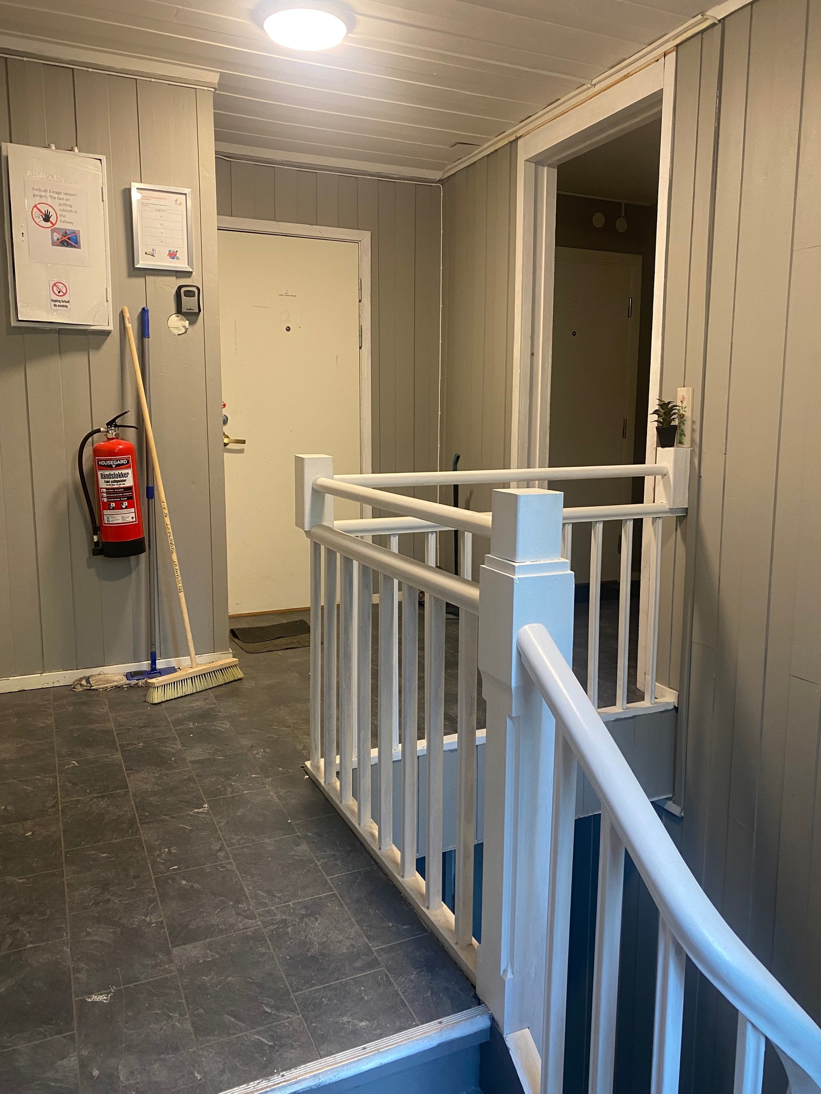 Dør inn til leiligheten Galleribilde