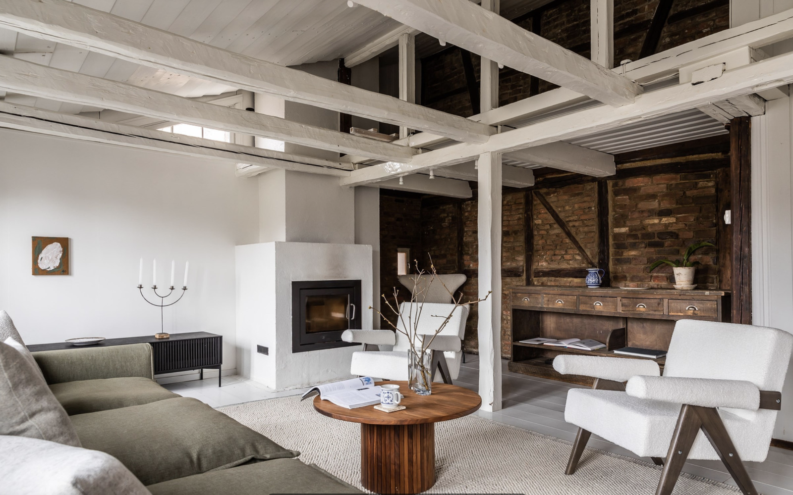 2. etg. Fantastisk loftstue som oser av særpreg. Galleribilde