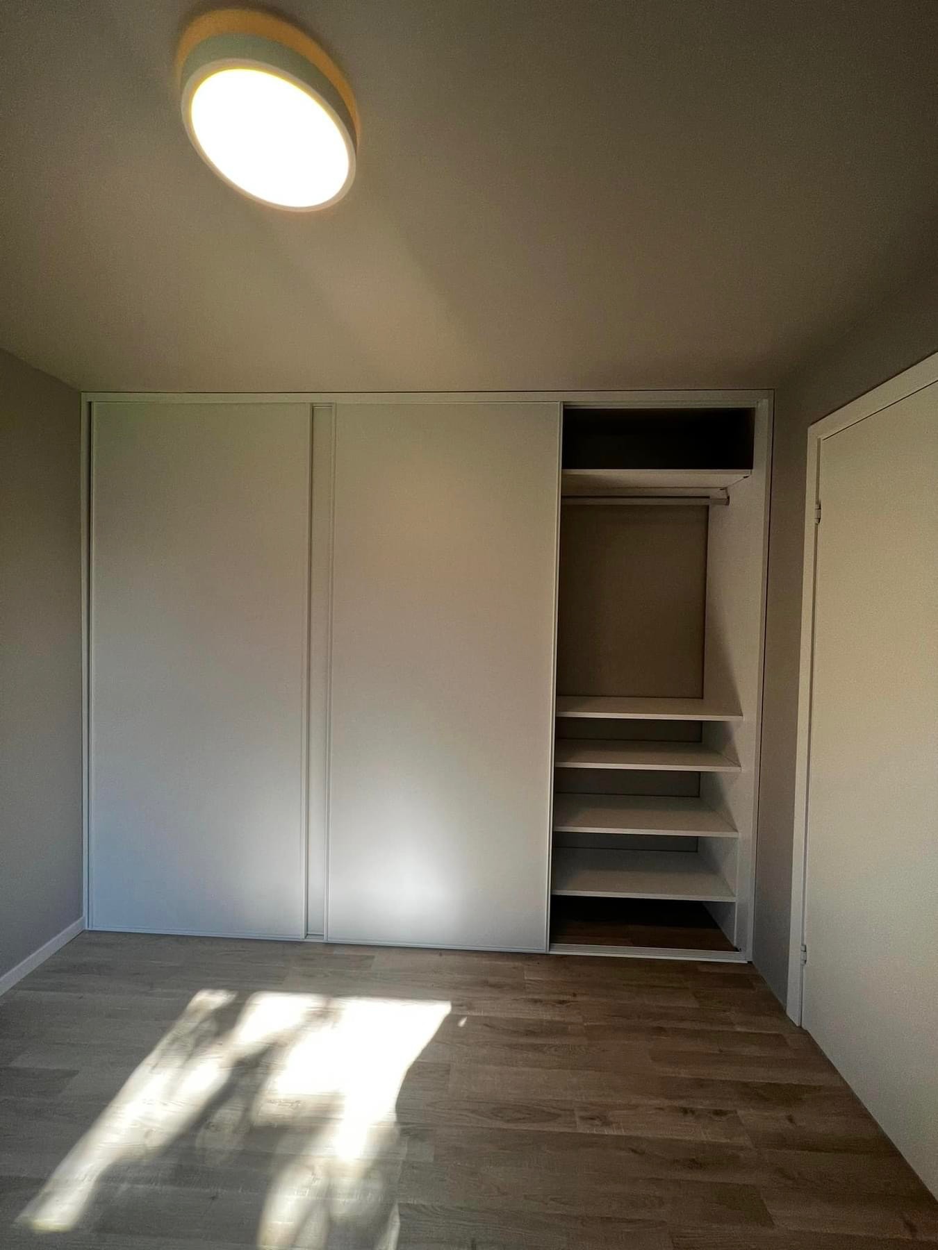 Garderobe soverom Galleribilde