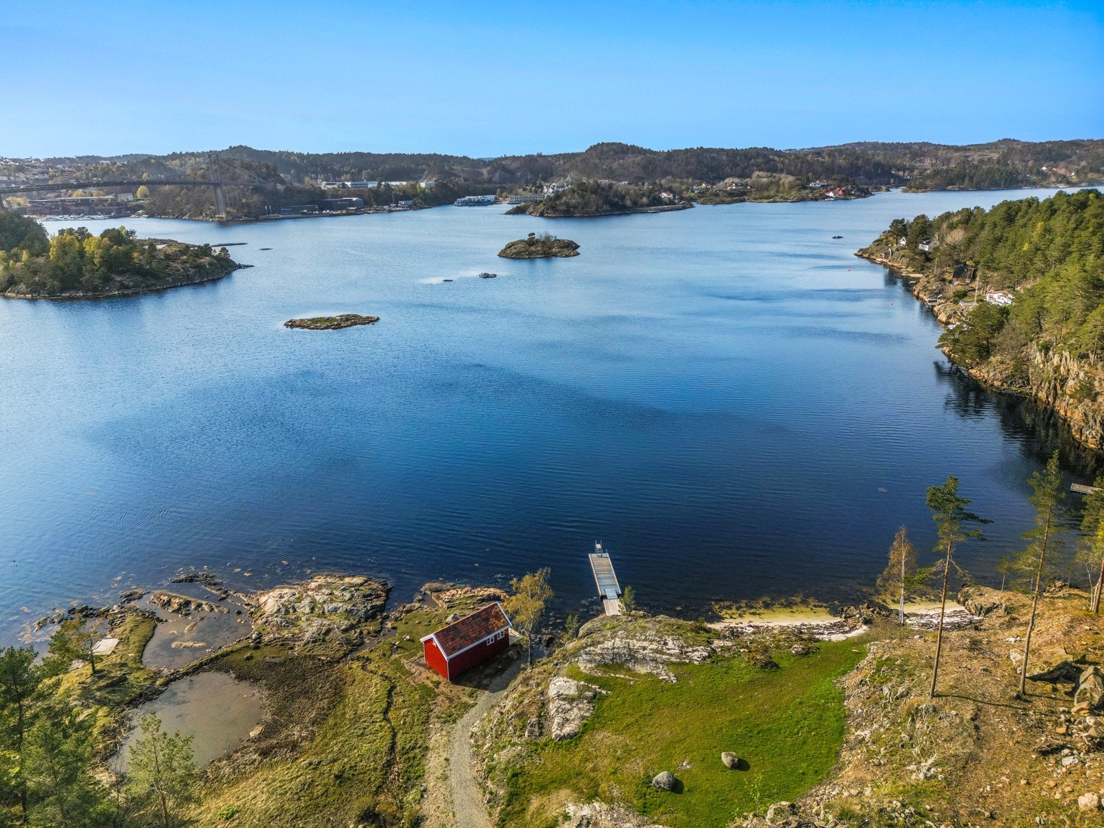 Rørendalbukta ligger ca. 7 km fra Arendal sentrum. Galleribilde
