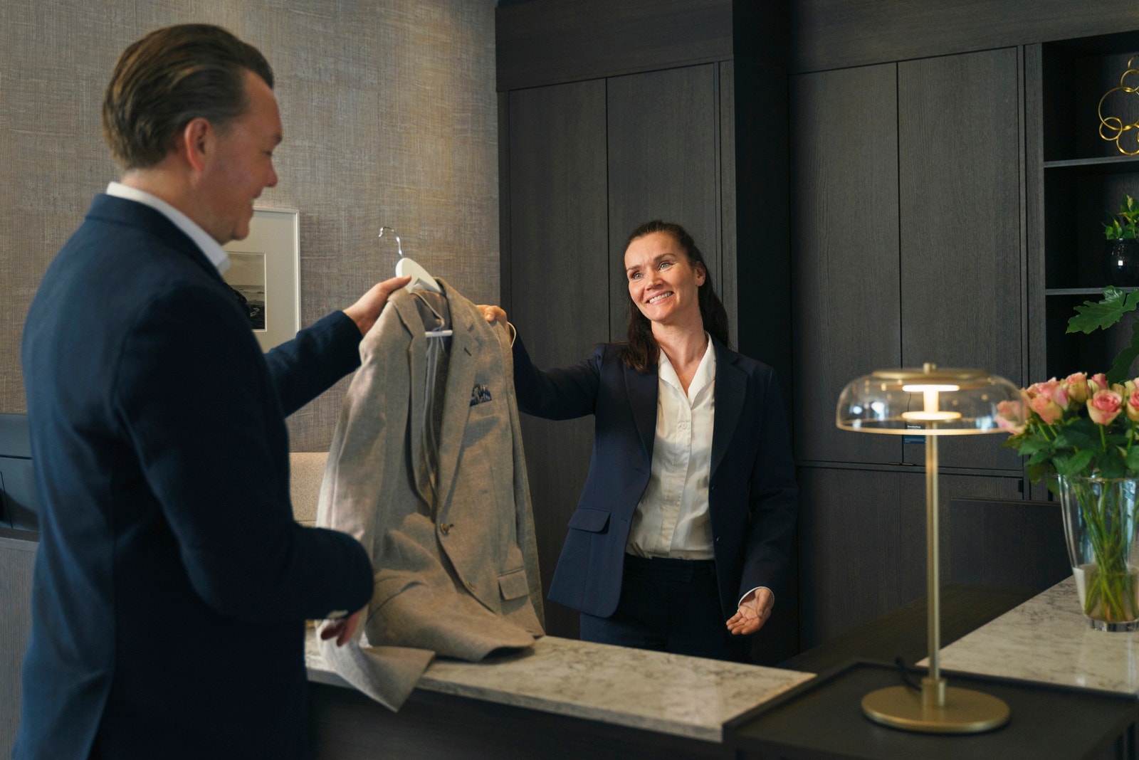 Plussverten hjelper til med store og små tjenester Galleribilde