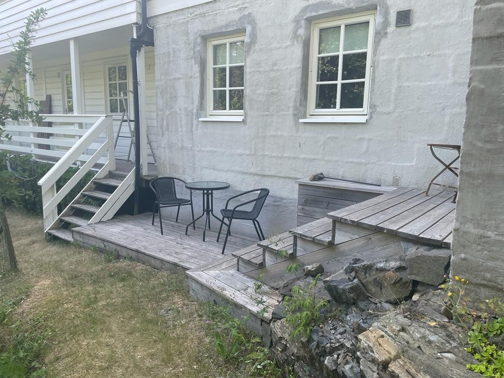 Liten terrasse utenfor hybelen Galleribilde