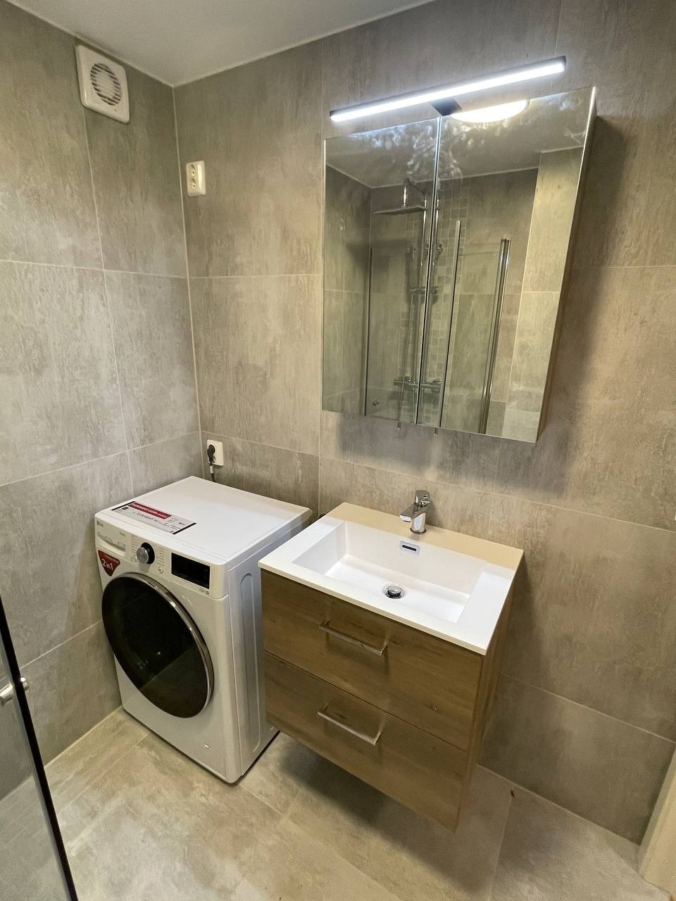 Kombinert vaskemaskin og tørketrommel Galleribilde