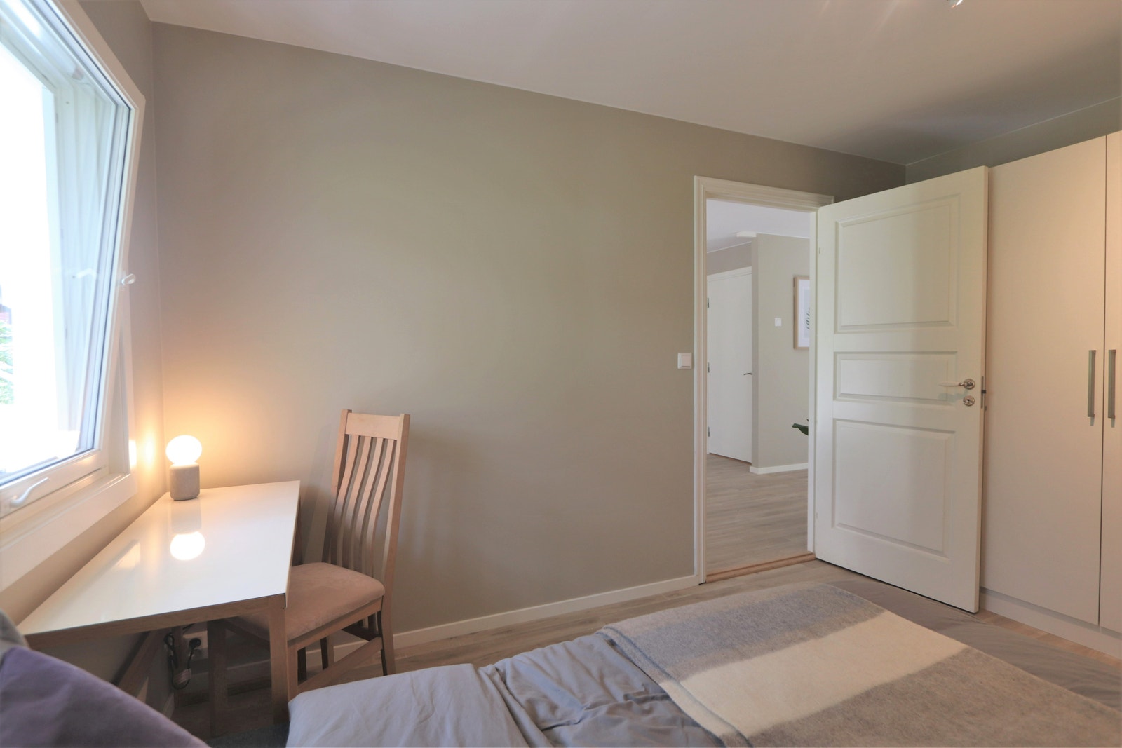 Soverom No.2_ med 2 x garderobeskap Galleribilde