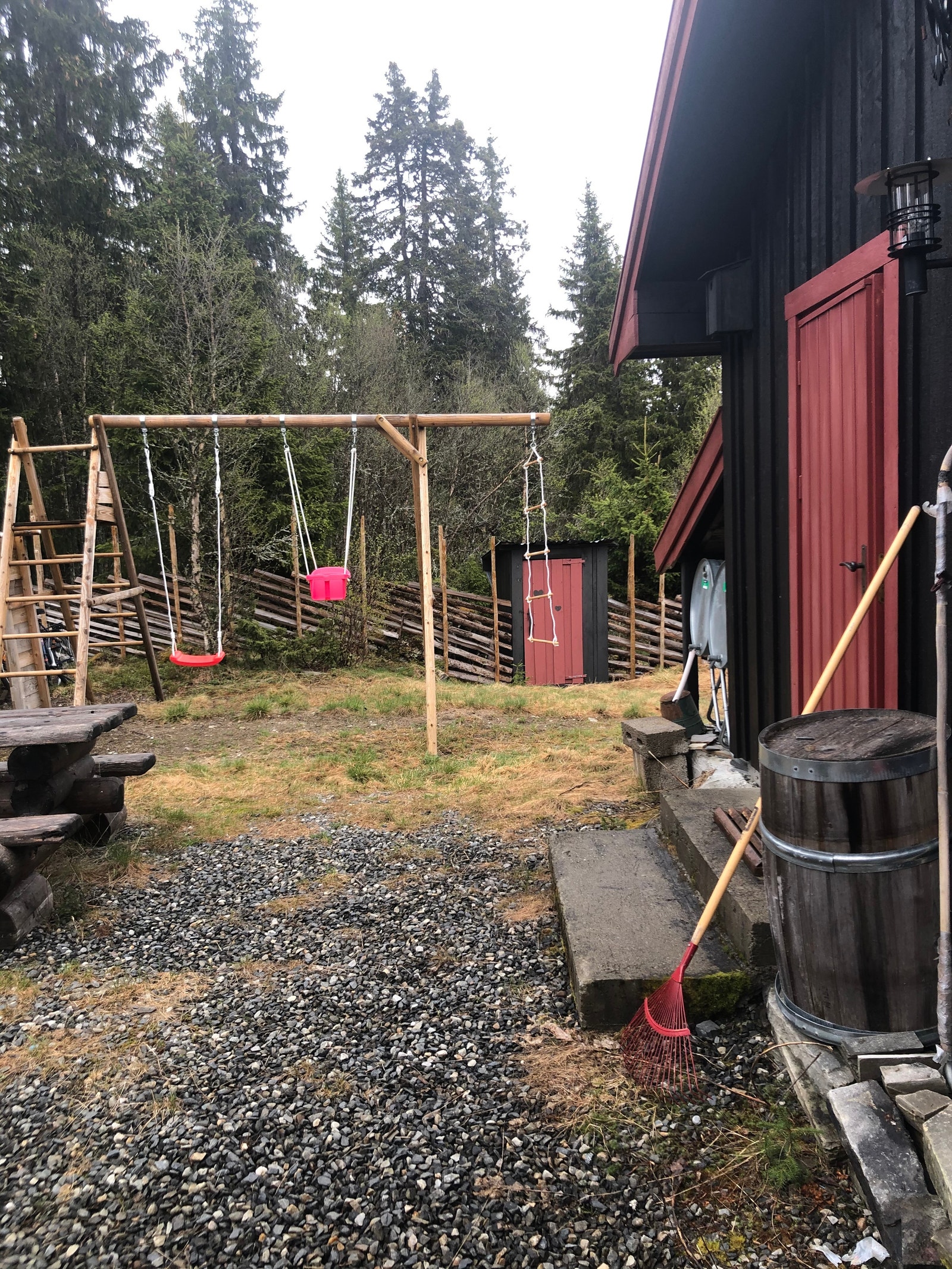 Huskestativet ute på tunet Galleribilde