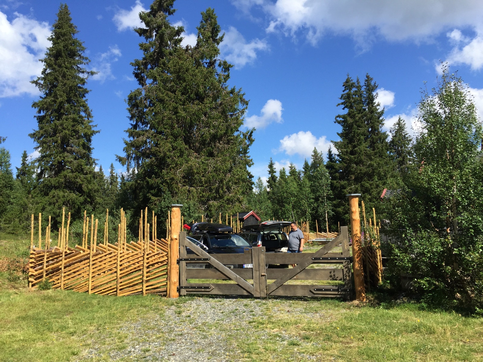 Porten inn til tunet Galleribilde