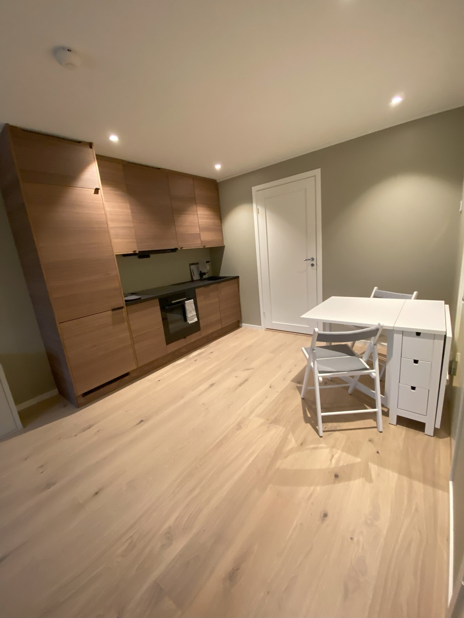 Kjøkken med spiseplass Galleribilde