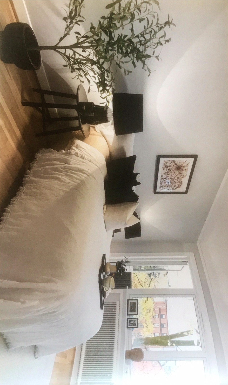 Soverom 1 er romslig og har god plass til dobbeltseng Galleribilde