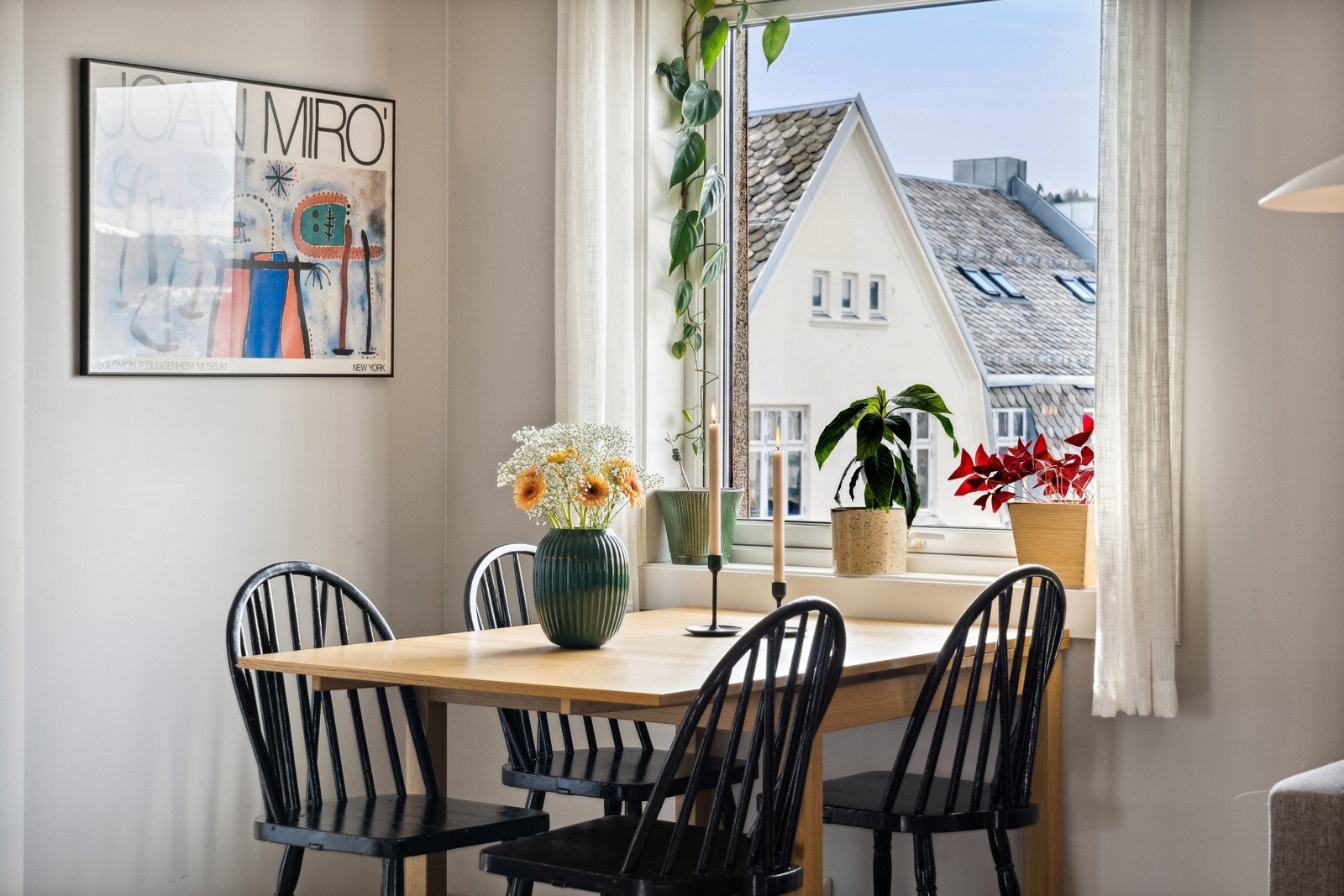 Spisebord i stue (vil avvike) Galleribilde