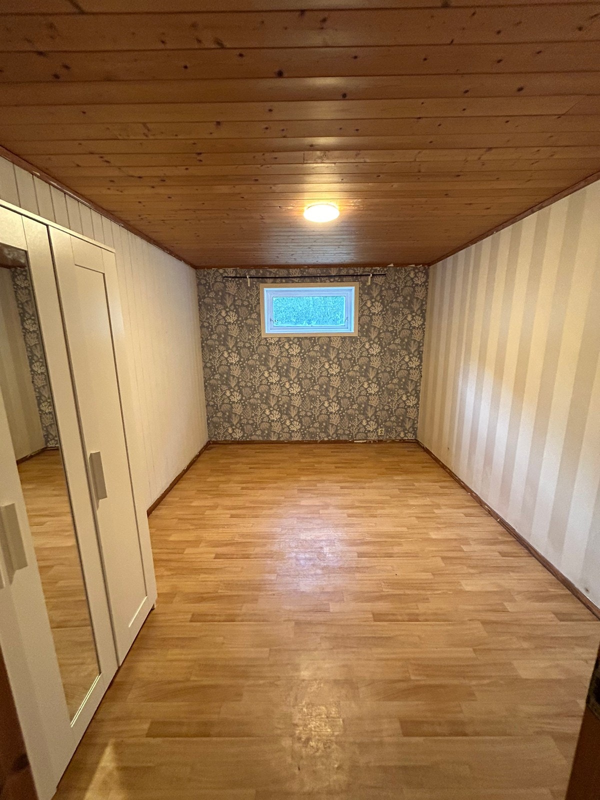 Hovedsoverom med skap inkludert Galleribilde