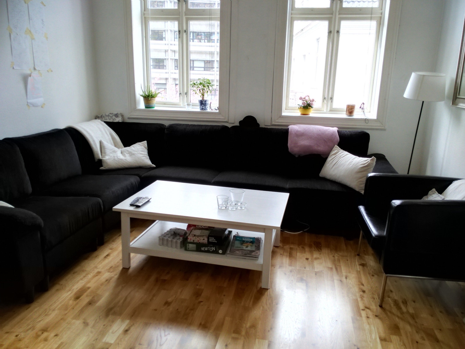 Leil 4 : Stue Galleribilde