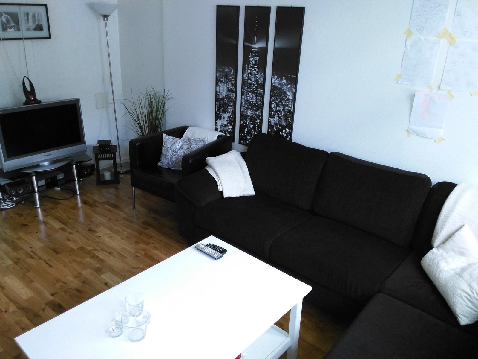 Leil 4 : Stue Galleribilde