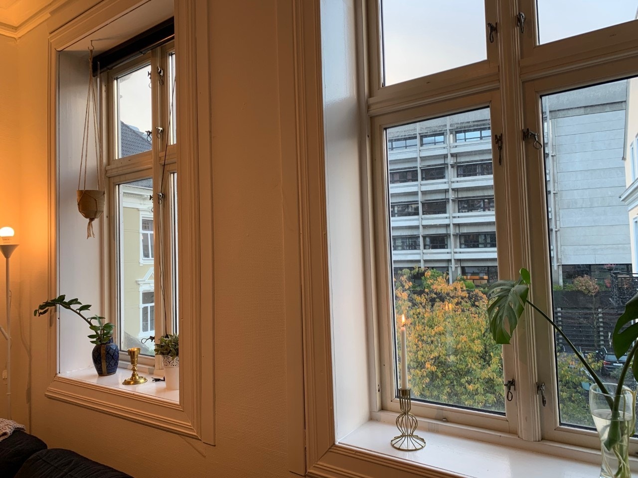 Leil 4 : Utsikt mot Realfagbygget 50 m oppe, fra stue Galleribilde