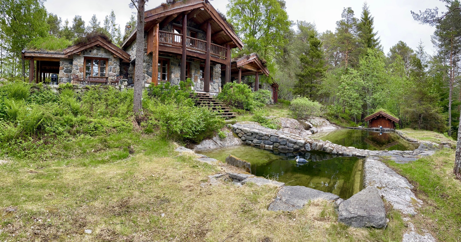 Sørfasade naturbasseng og pumpehus Galleribilde