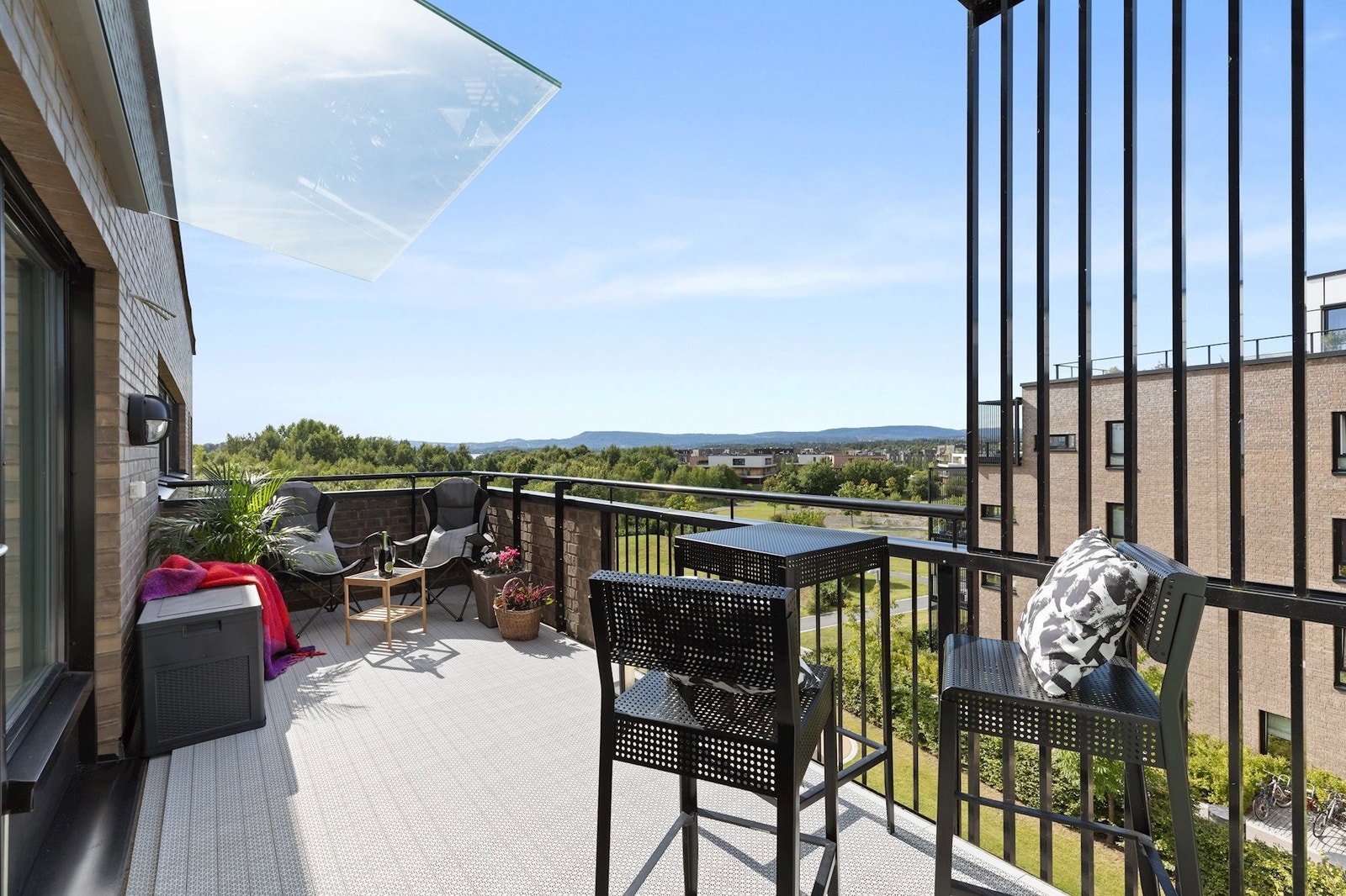 Stor balkong med flotte solforhold Galleribilde