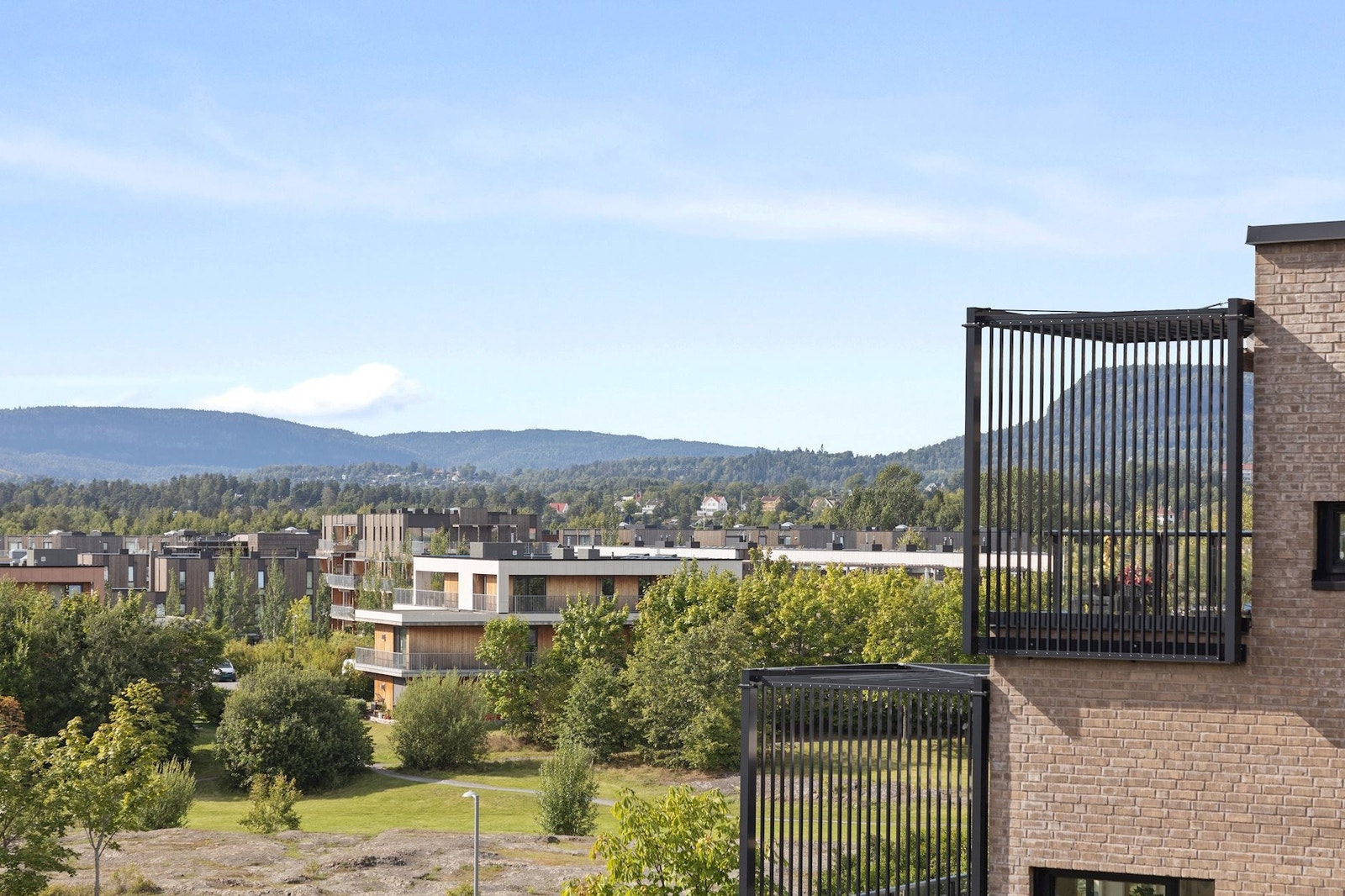 Utsikt mot Kolsåstoppen og Storøya Galleribilde