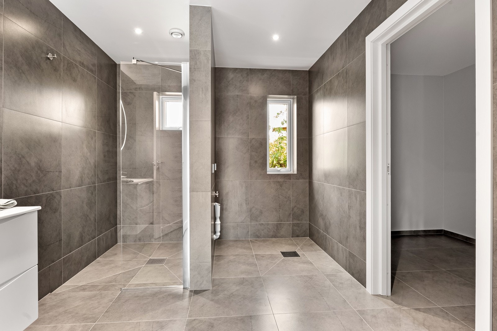 Det er bod tilknyttet badet på ca. 5,6 kvm. Galleribilde