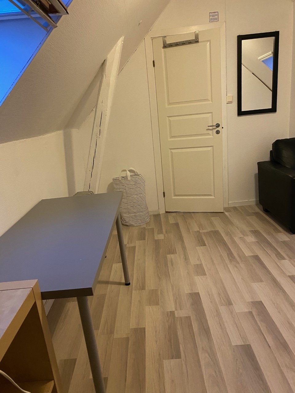 Leil 4 : Soverom 5 (Hele ca 15 m2), nesten liten hybel. Galleribilde