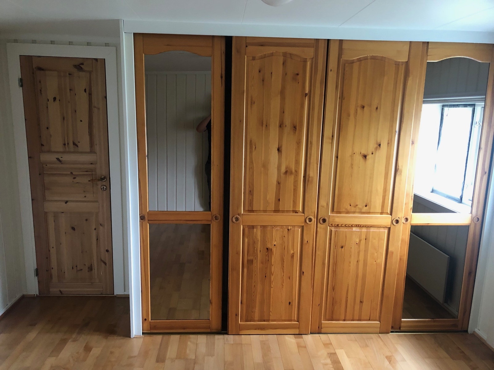 Soverom med skap Galleribilde