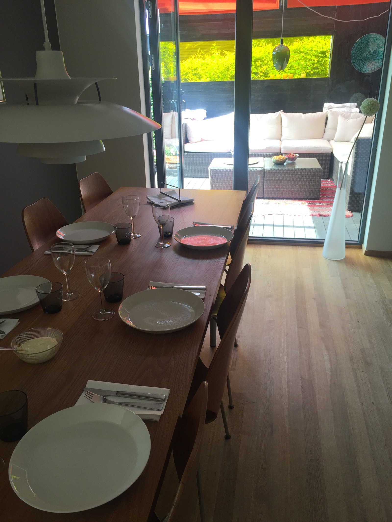 Kjøkken med spisebord til 12 personer Galleribilde