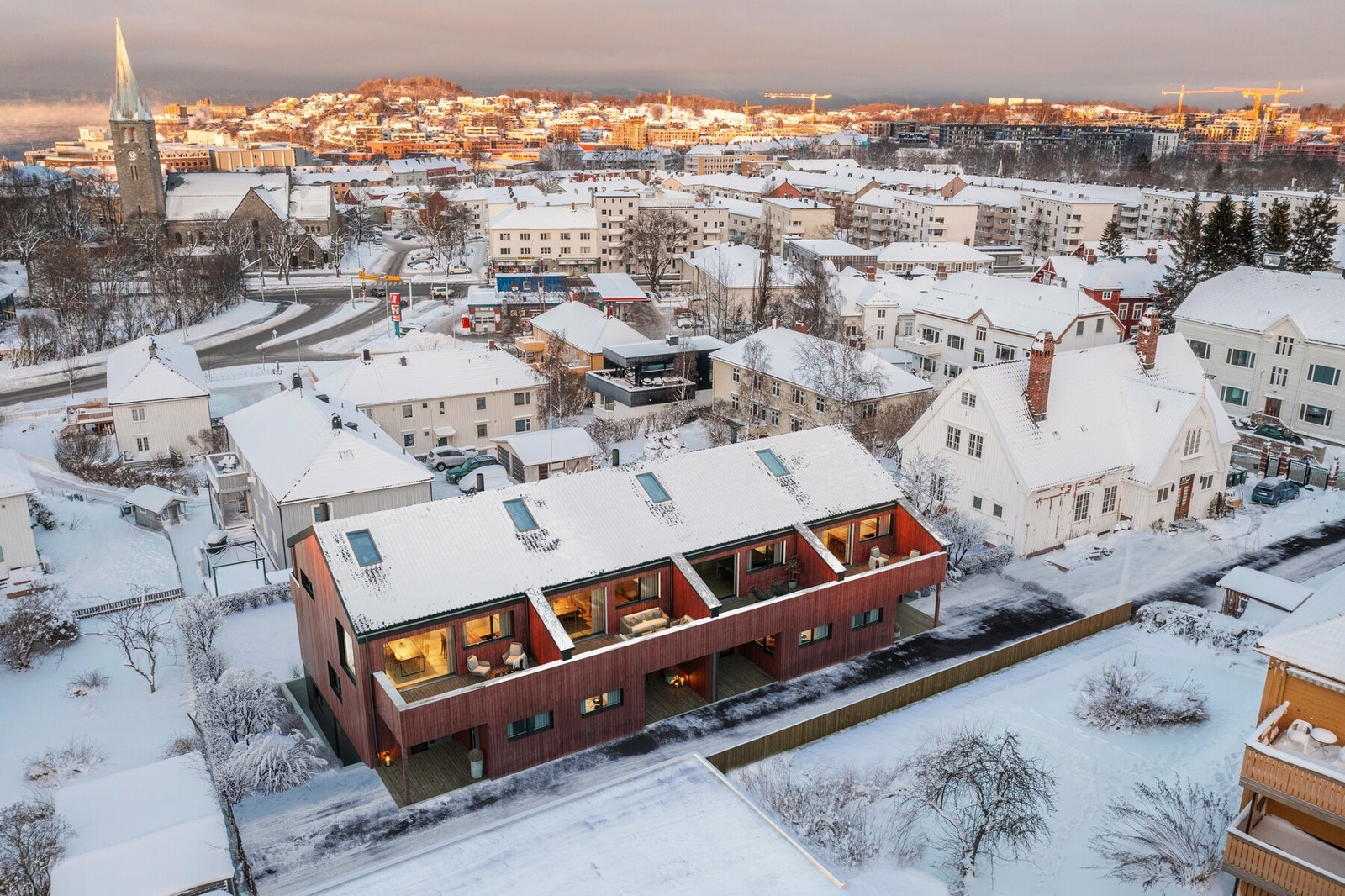 4 store og familieboliger med høy standard kun 10-15 minutters gange fra sentrum. Galleribilde