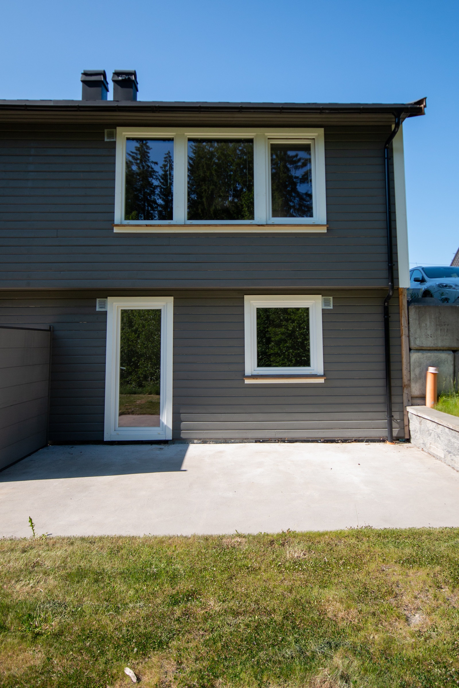 Fasade bak med platting Galleribilde