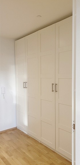 inngangsparti med gode klesplass. Galleribilde